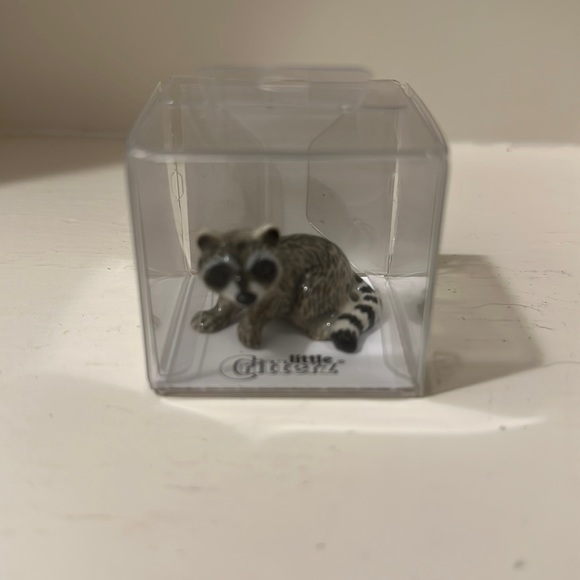 Little Critterz Porcelain Figurine - Raccoon 🦝 - Picture 1 of 3